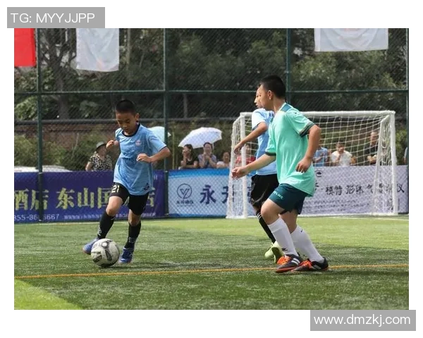 足球圆钉鞋的选择与使用技巧助你在赛场上尽显风采